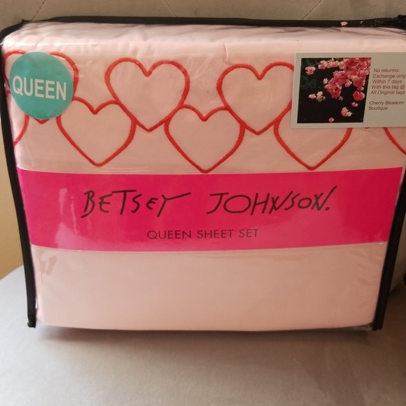 Betsey Johnson Accessories - Betsey Johnson heart sheet set Betsey Johnson Accessories - Betsey Johnson heart sheet set